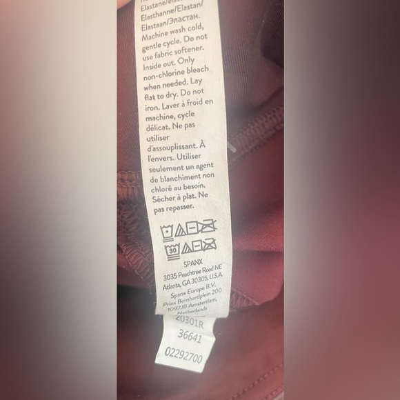 - SPANXshape Faux Leather patent leggings- size M - Picture 10 of 16